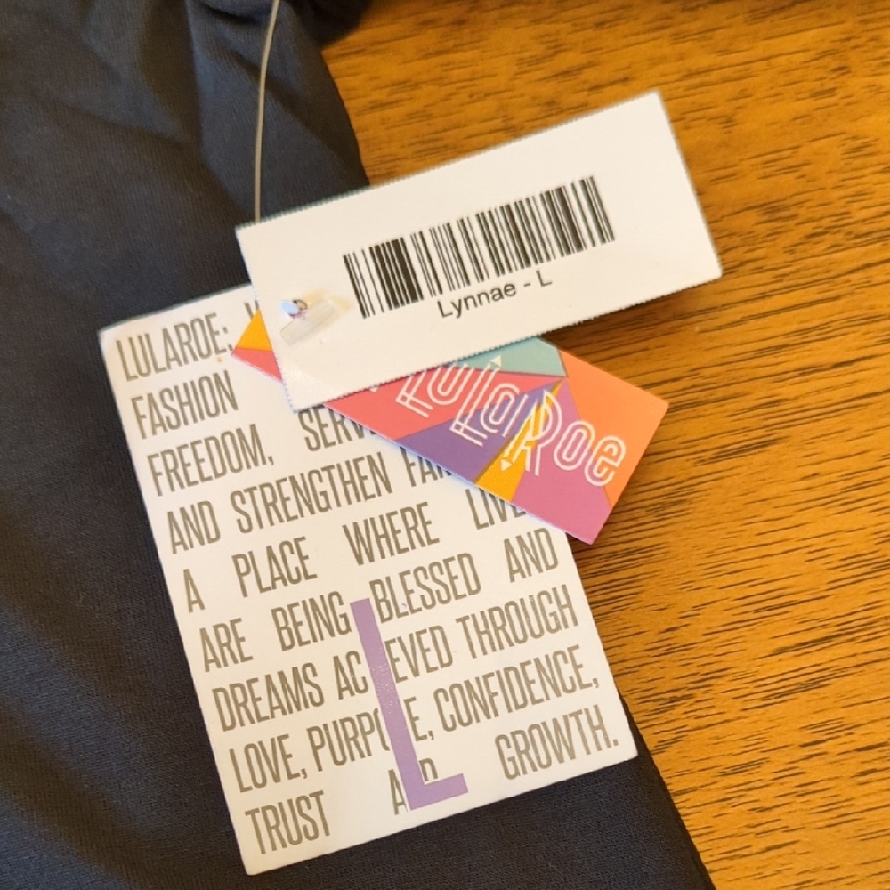 NWT LulaRoe Classic Black Long Sleeve Top - Picture 4 of 7